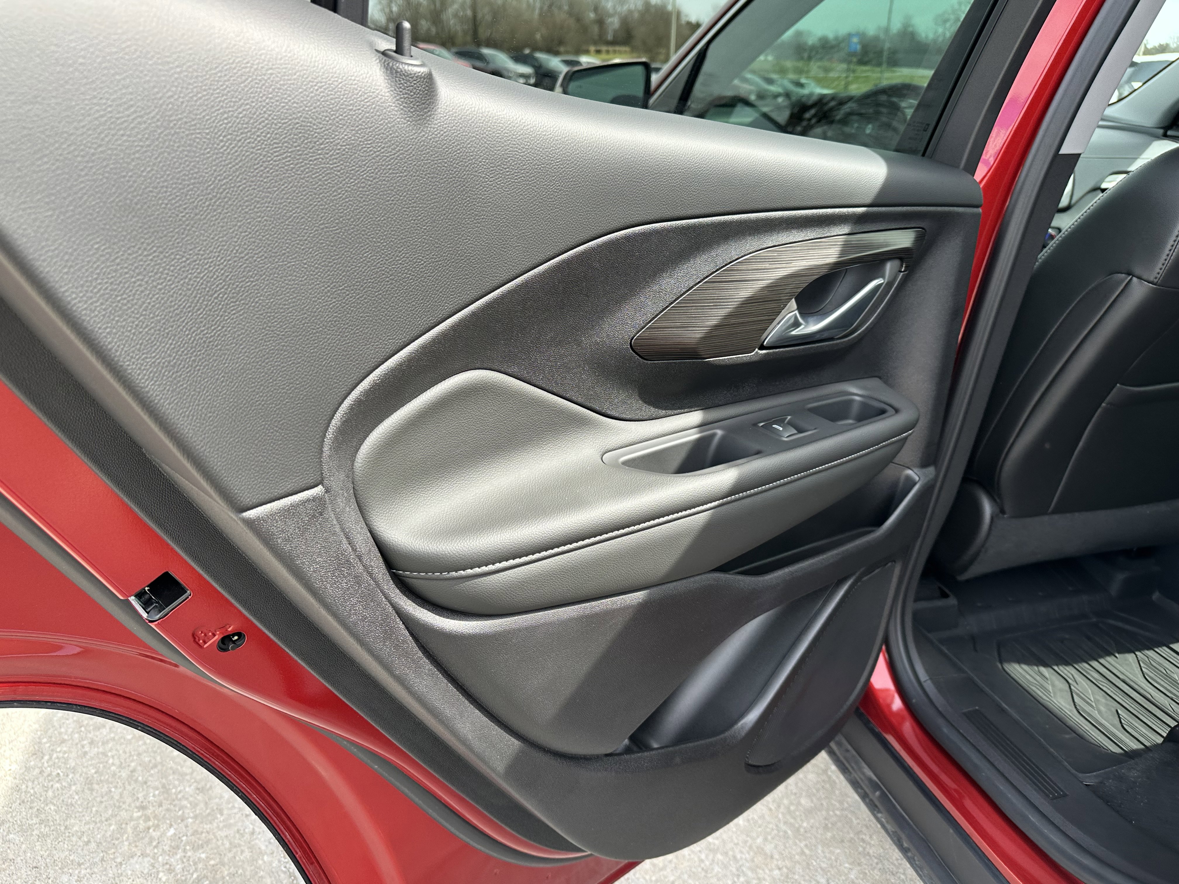 Used 2024 GMC Terrain SLT w/ Infotainment Package II image 24