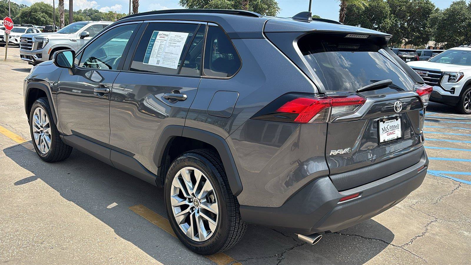 Used 2022 Toyota RAV4 XLE Premium FWD image 5