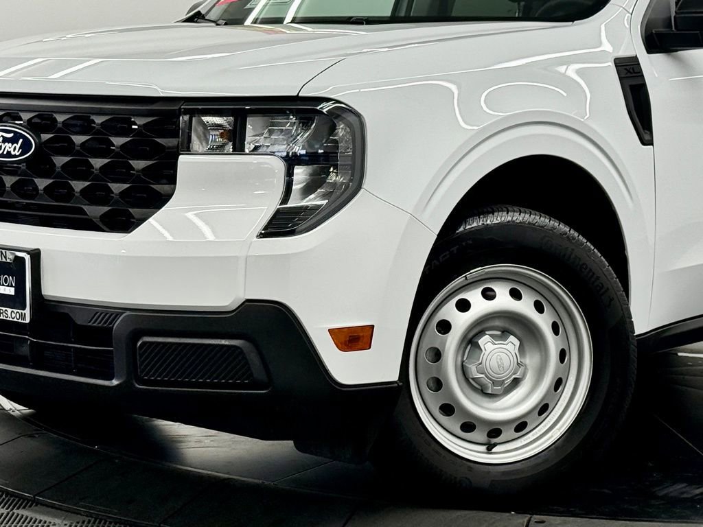 Used 2025 Ford Maverick XL image 4