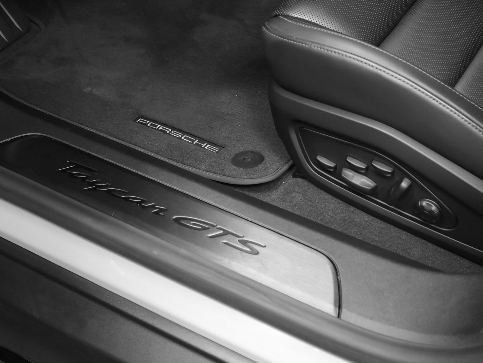 Certified 2024 Porsche Taycan GTS AWD/4WD image 34
