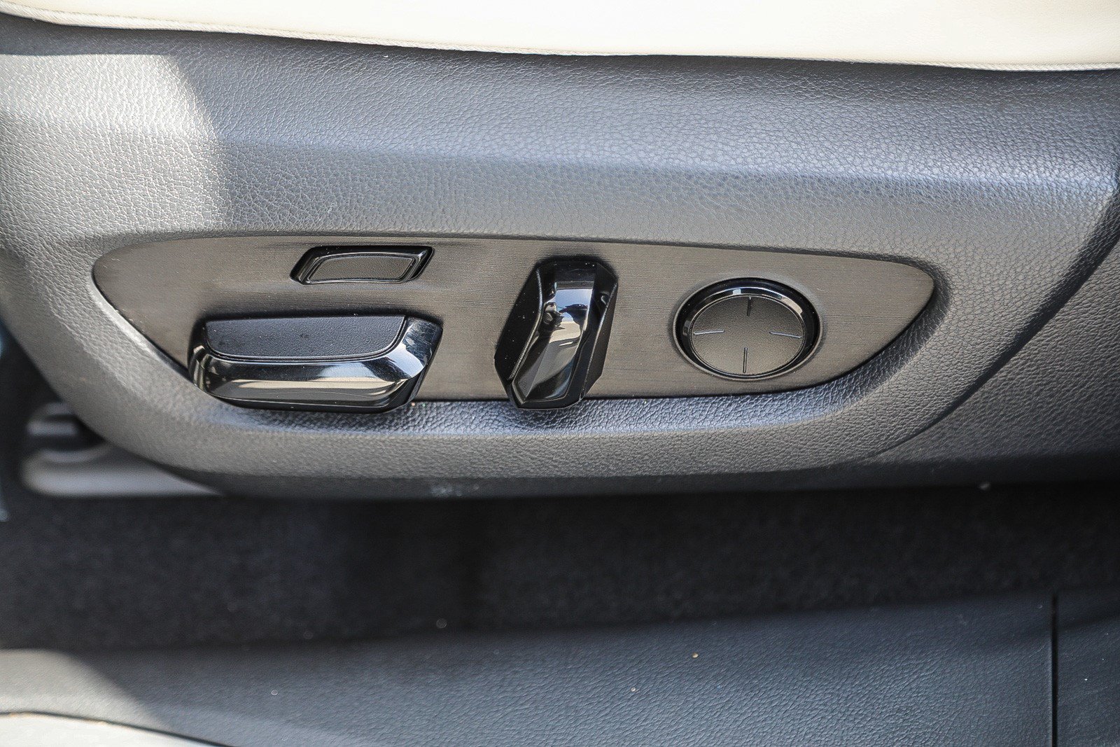 Used 2024 Lexus RX 450h AWD w/ Convenience Package image 19