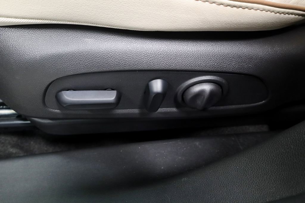 Used 2024 Buick Encore GX Avenir w/ Avenir Technology Package FWD image 24