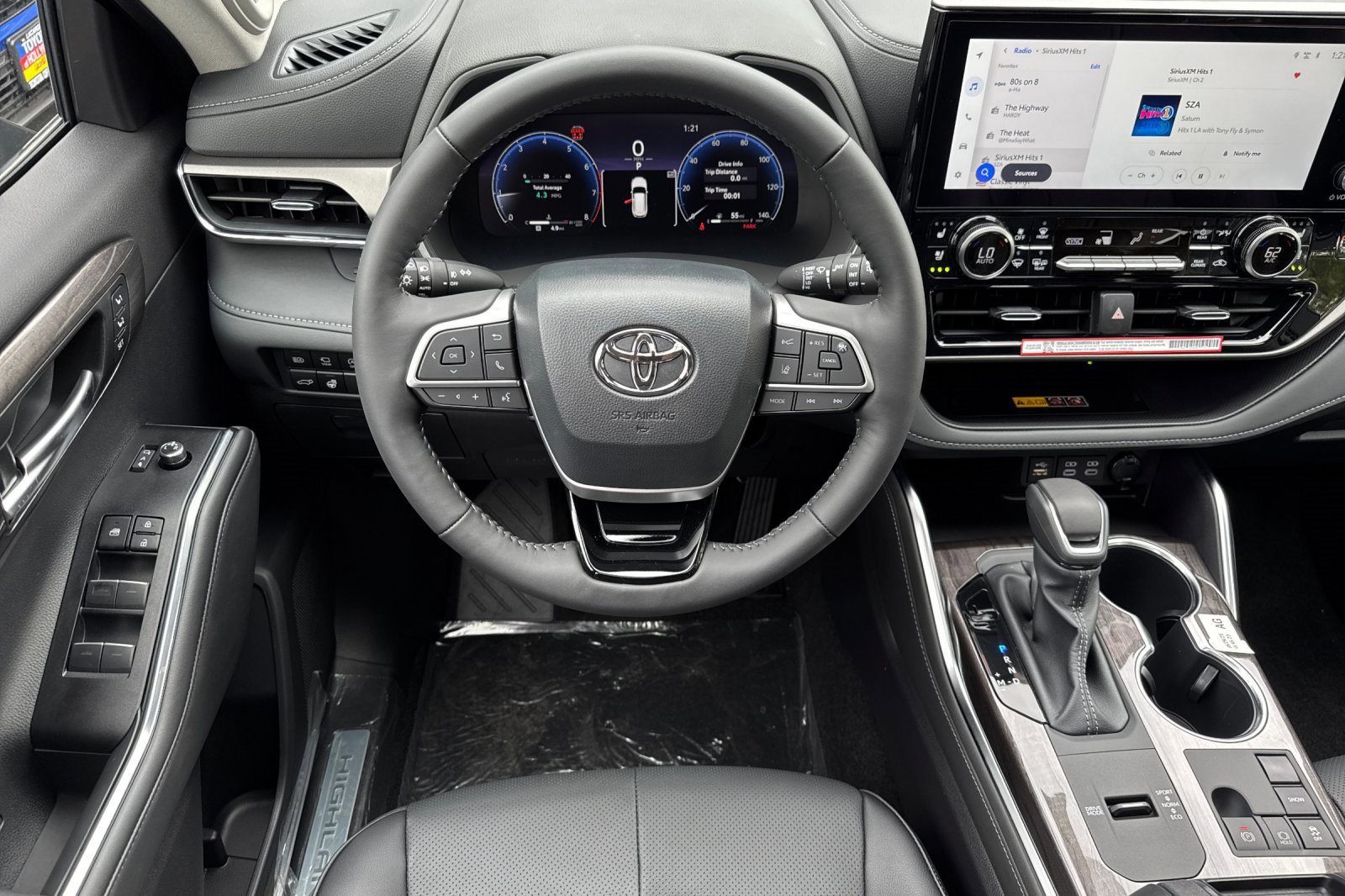 New 2025 Toyota Highlander Limited image 16