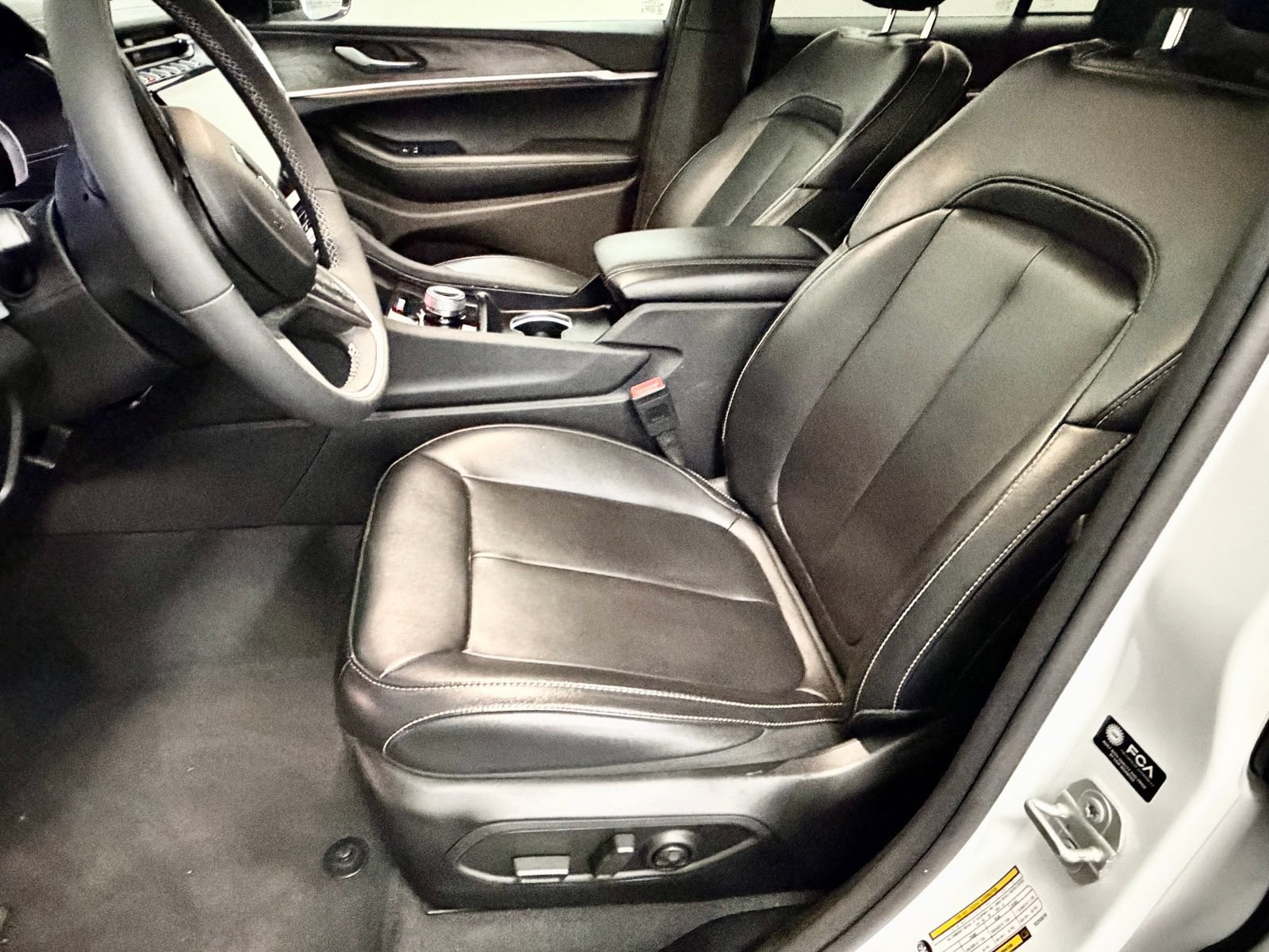 Used 2024 Jeep Grand Cherokee Limited RWD image 22