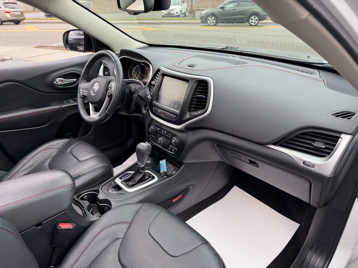 Used 2016 Jeep Cherokee Trailhawk w/ Comfort/Convenience Group image 20