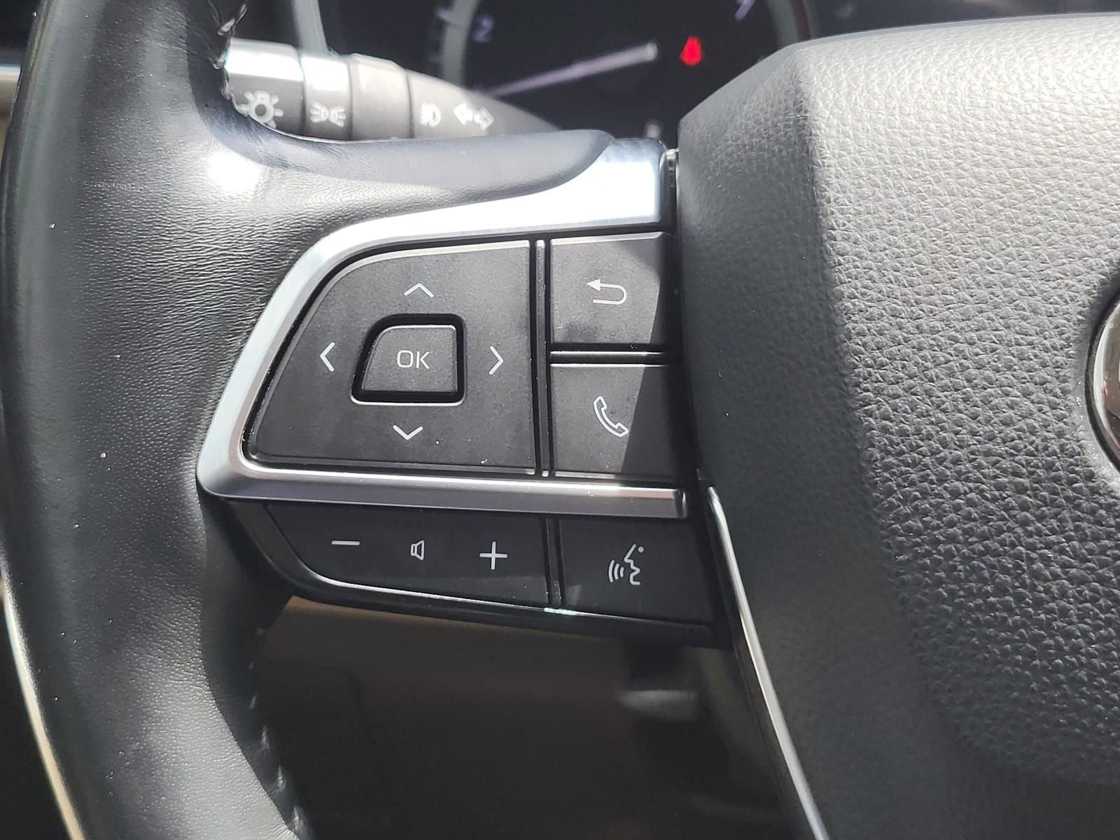 Used 2020 Toyota Highlander Limited FWD image 33