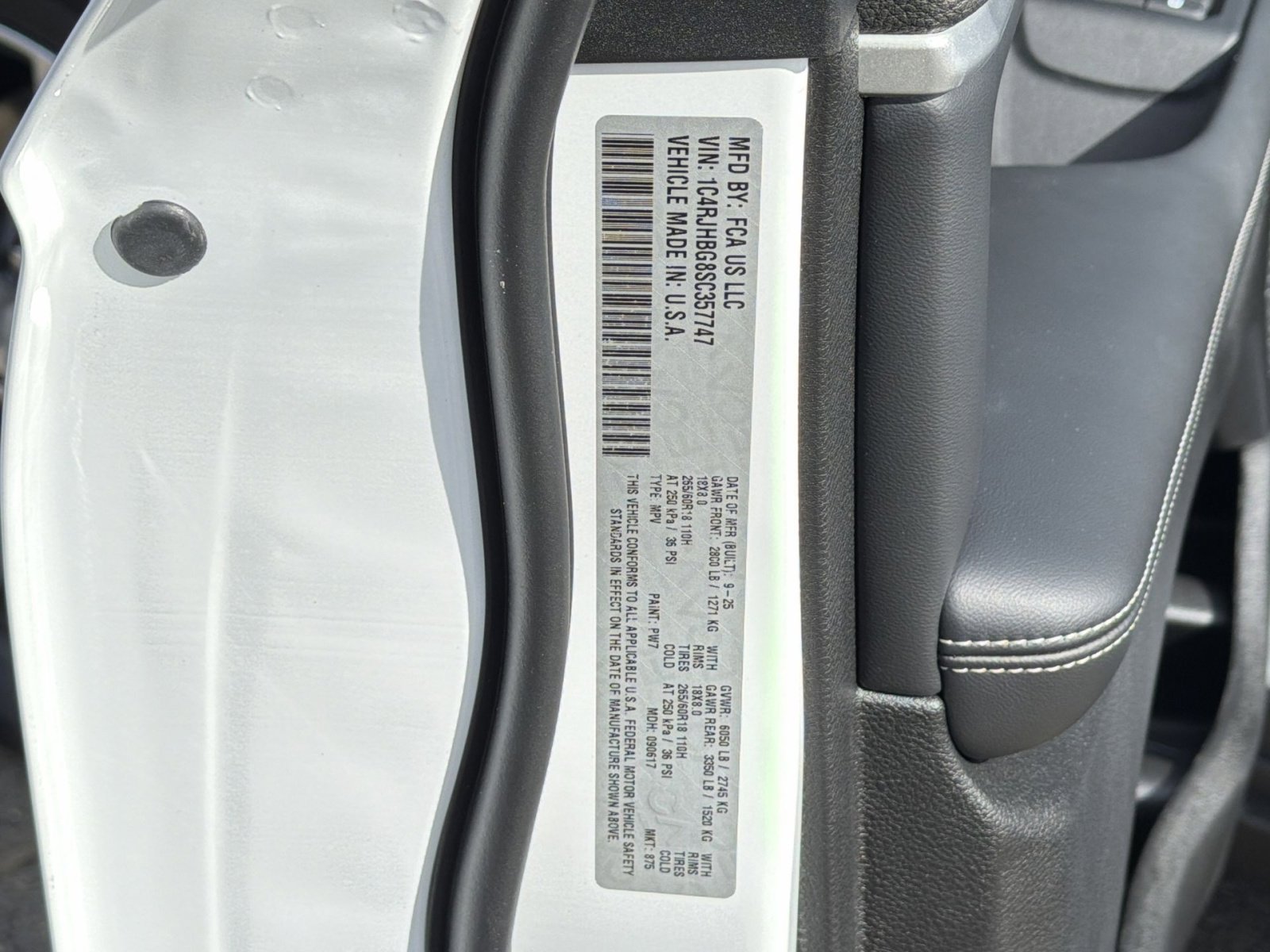 New 2025 Jeep Grand Cherokee Limited w/ Luxury Tech Group II image 29