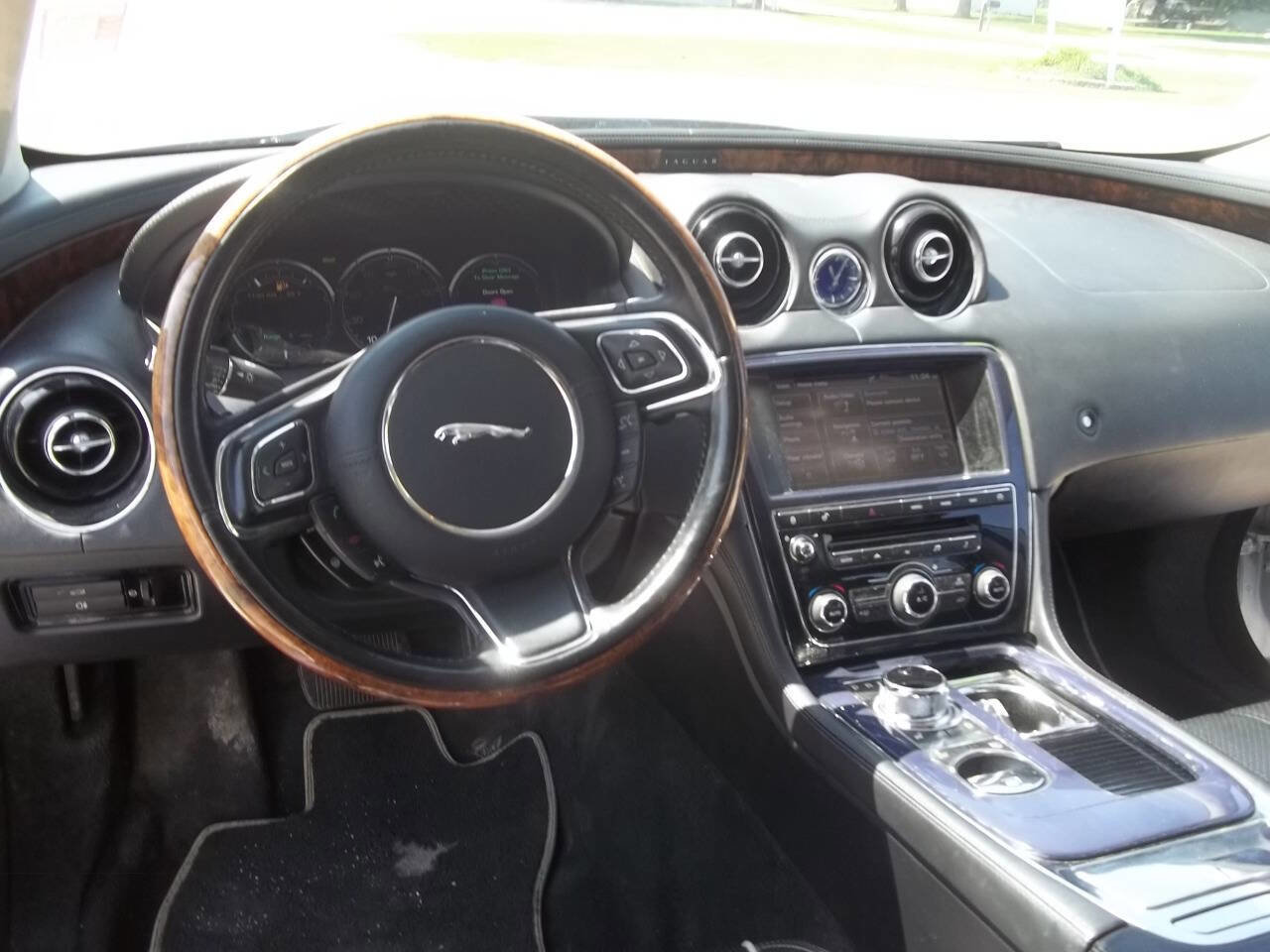 Used 2013 Jaguar XJ Base AWD 4dr Sedan image 10