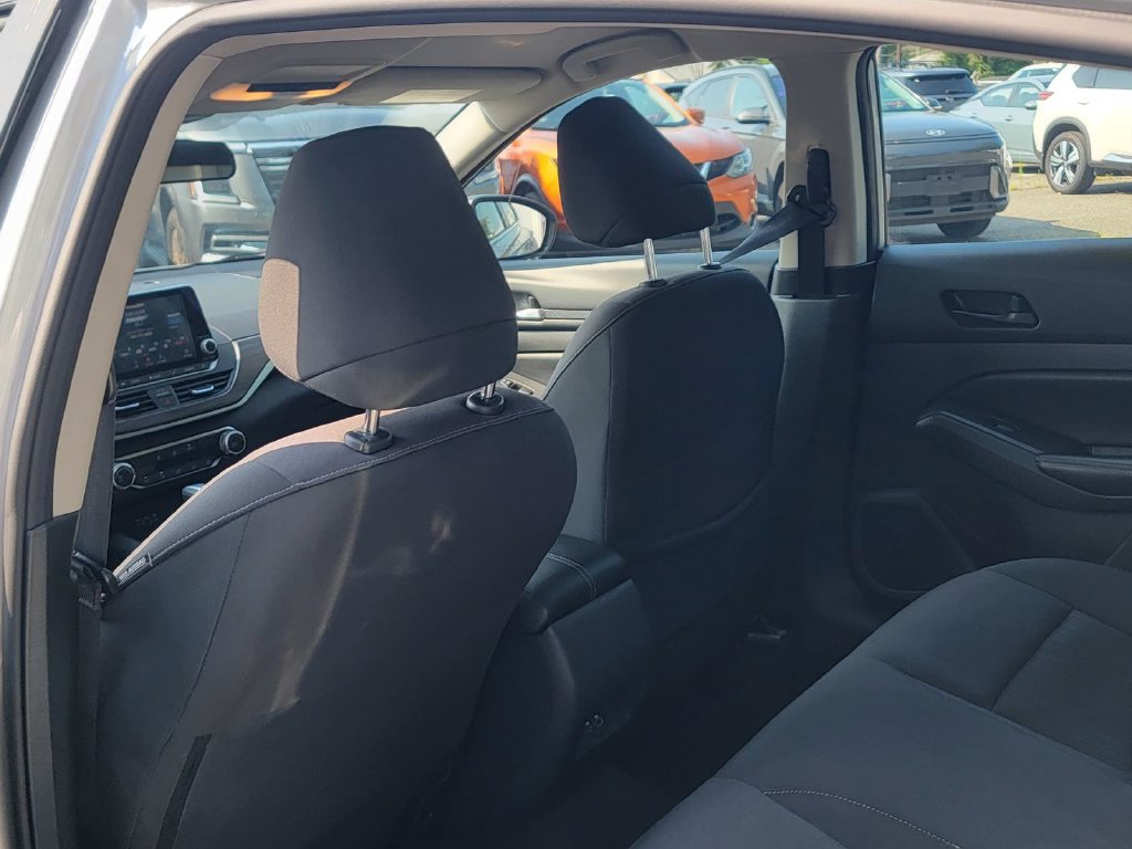 Used 2024 Nissan Altima 2.5 SV FWD image 31