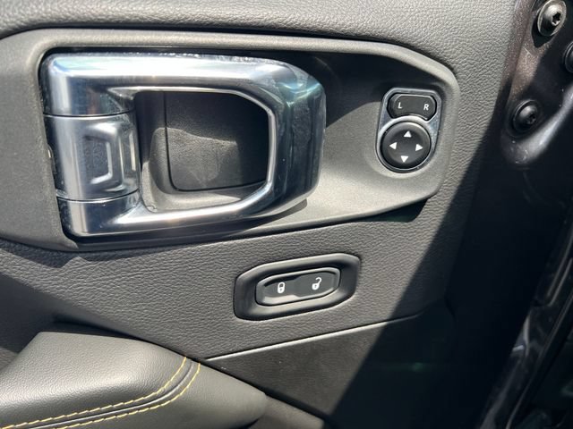 Used 2025 Jeep Wrangler Unlimited Sahara AWD/4WD image 11