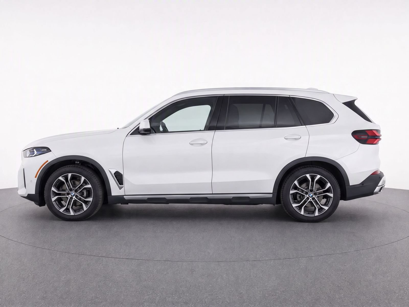 Used 2024 BMW X5 sDrive40i w/ Premium Package RWD image 3
