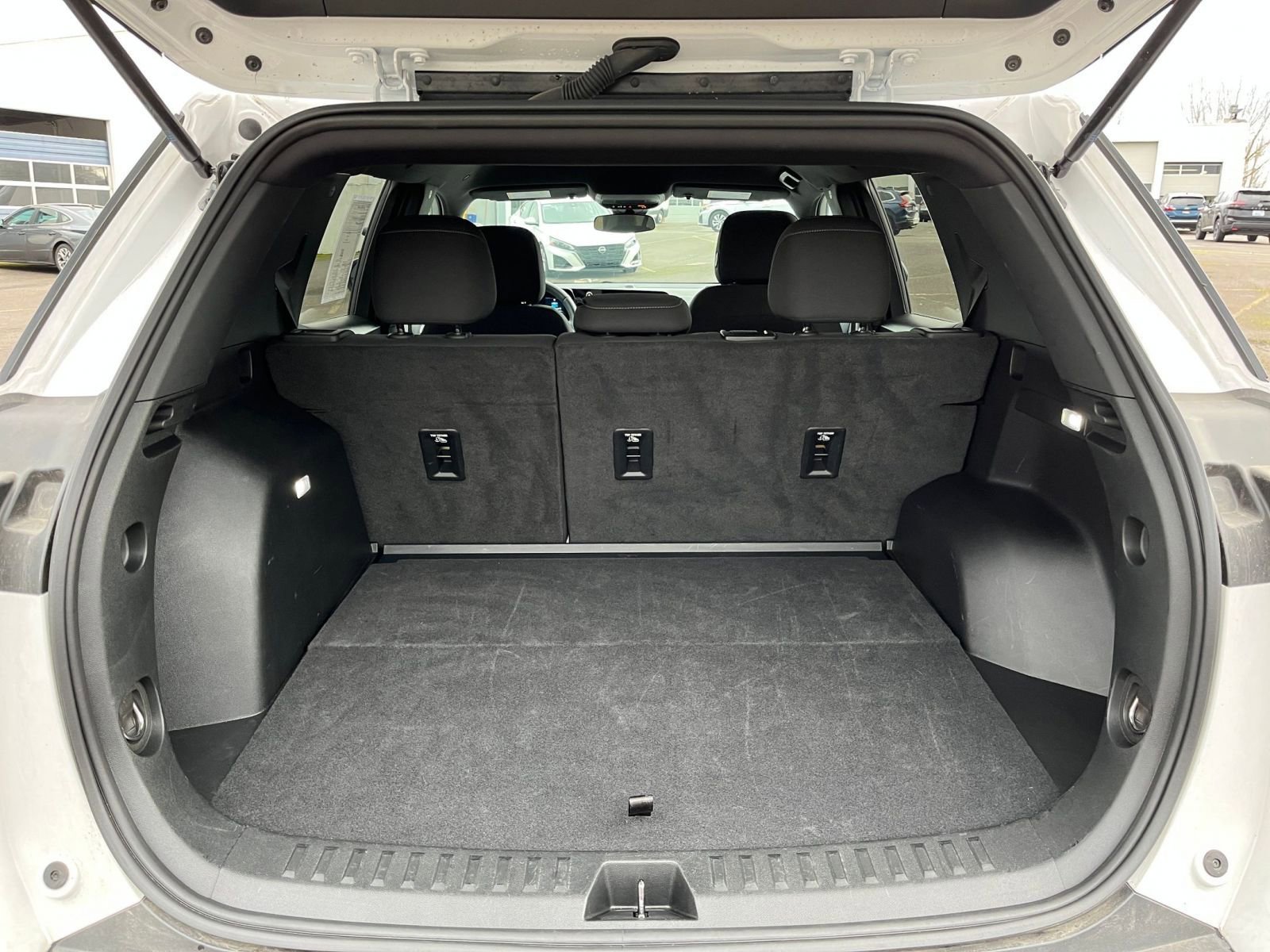 Used 2025 Chevrolet Equinox LT image 31