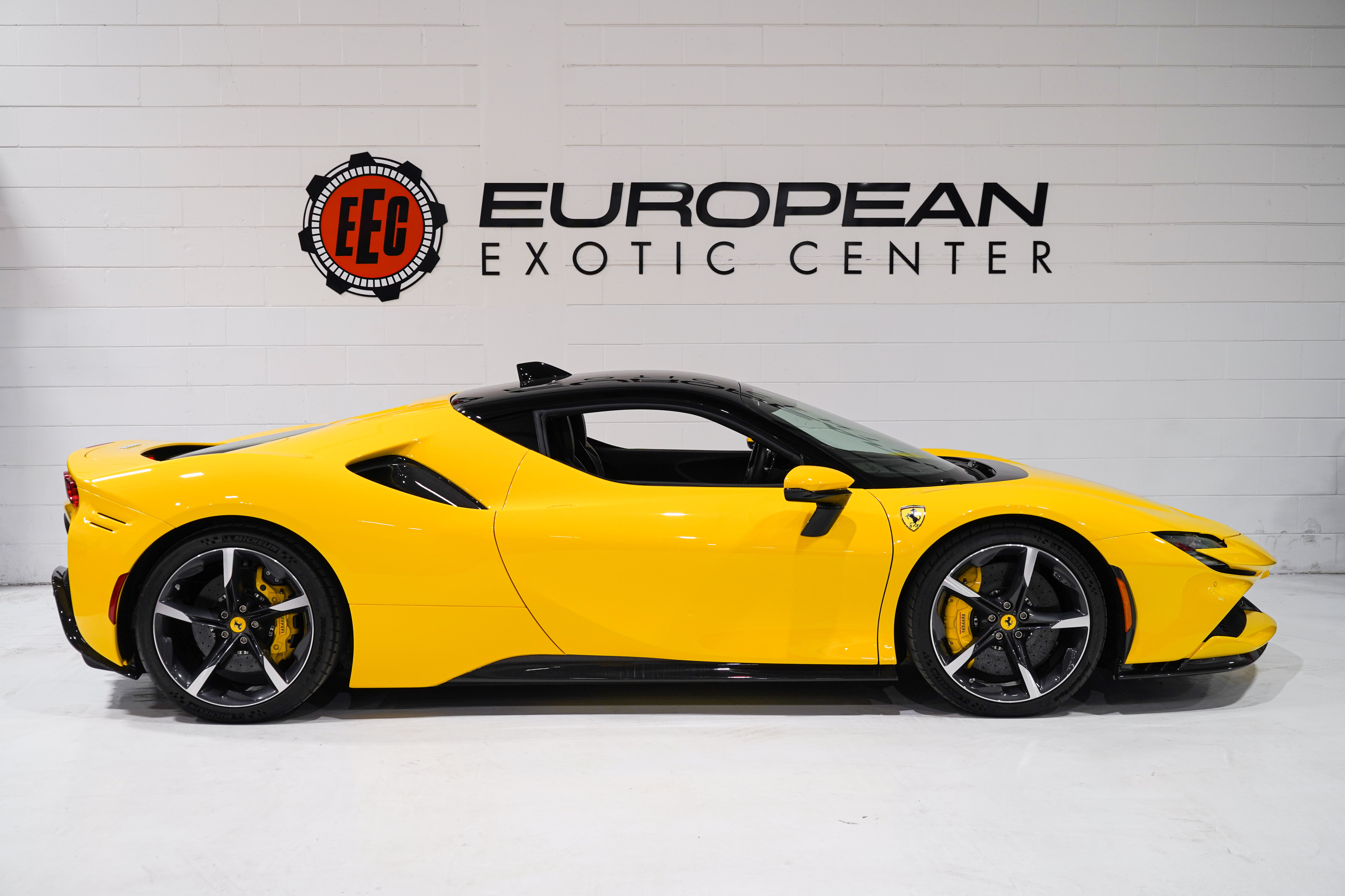Used 2021 Ferrari SF90 Stradale AWD/4WD image 6