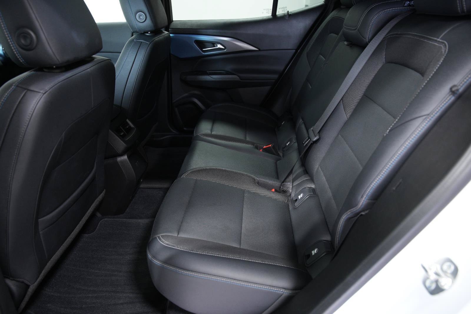 Used 2024 Chevrolet Equinox EV LT w/ LPO, Trailering Package FWD image 31