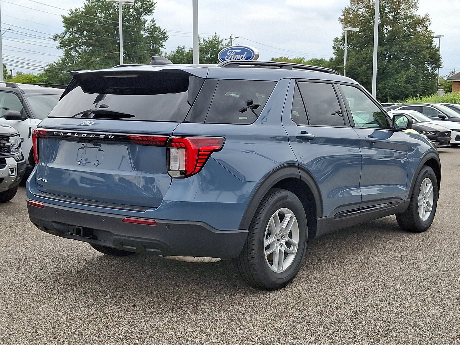 New 2026 Ford Explorer Active RWD image 6