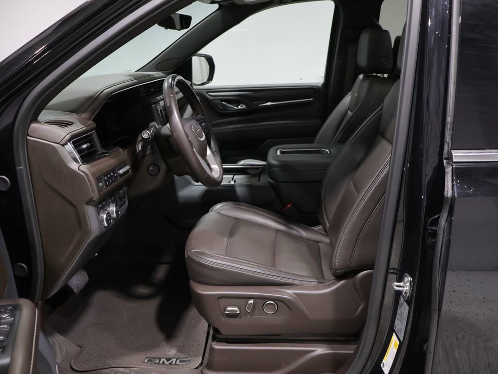 Used 2024 GMC Yukon XL Denali w/ Denali Reserve Package image 13