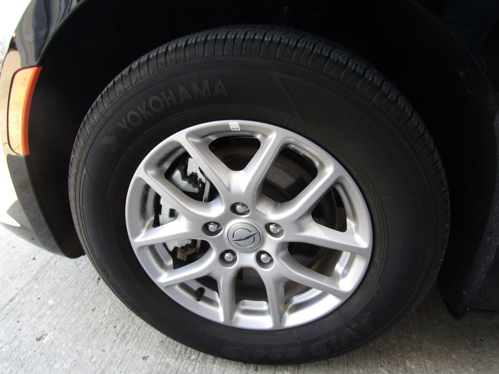 Used 2025 Chrysler Pacifica Select FWD image 31