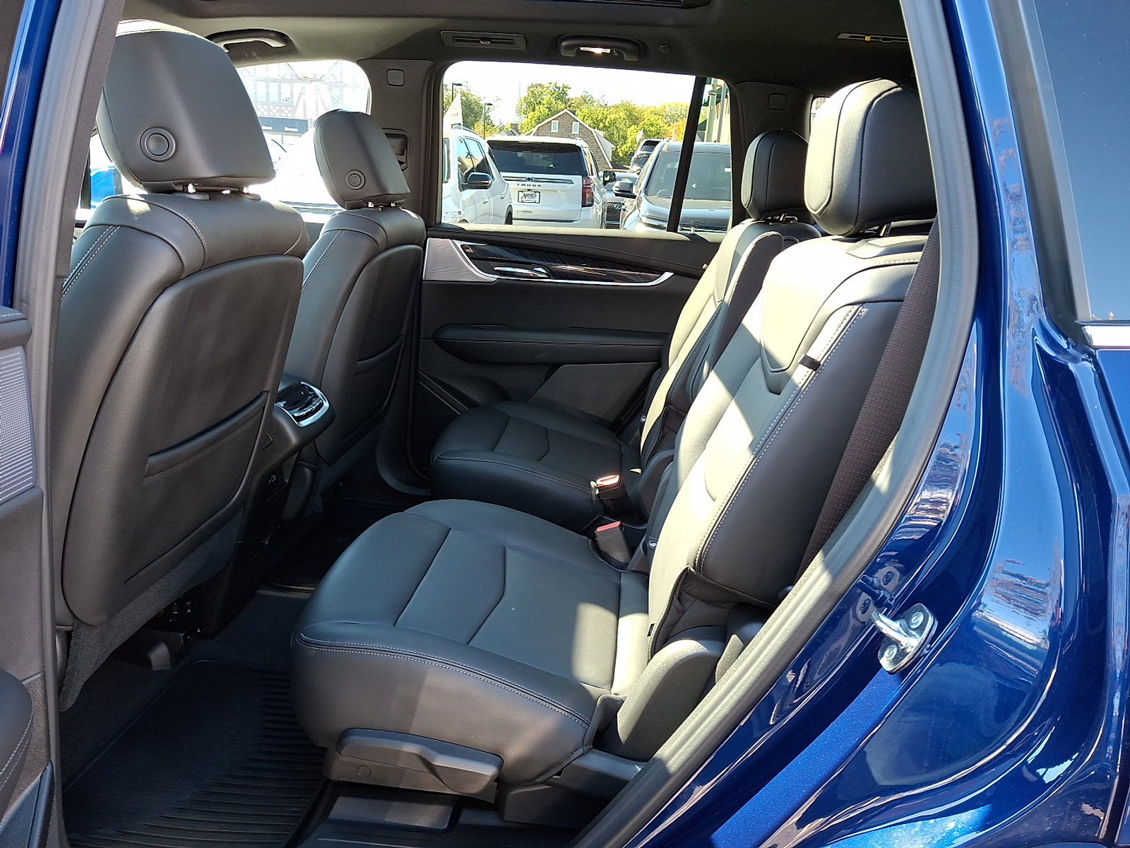 Used 2025 Cadillac XT6 Premium Luxury image 11