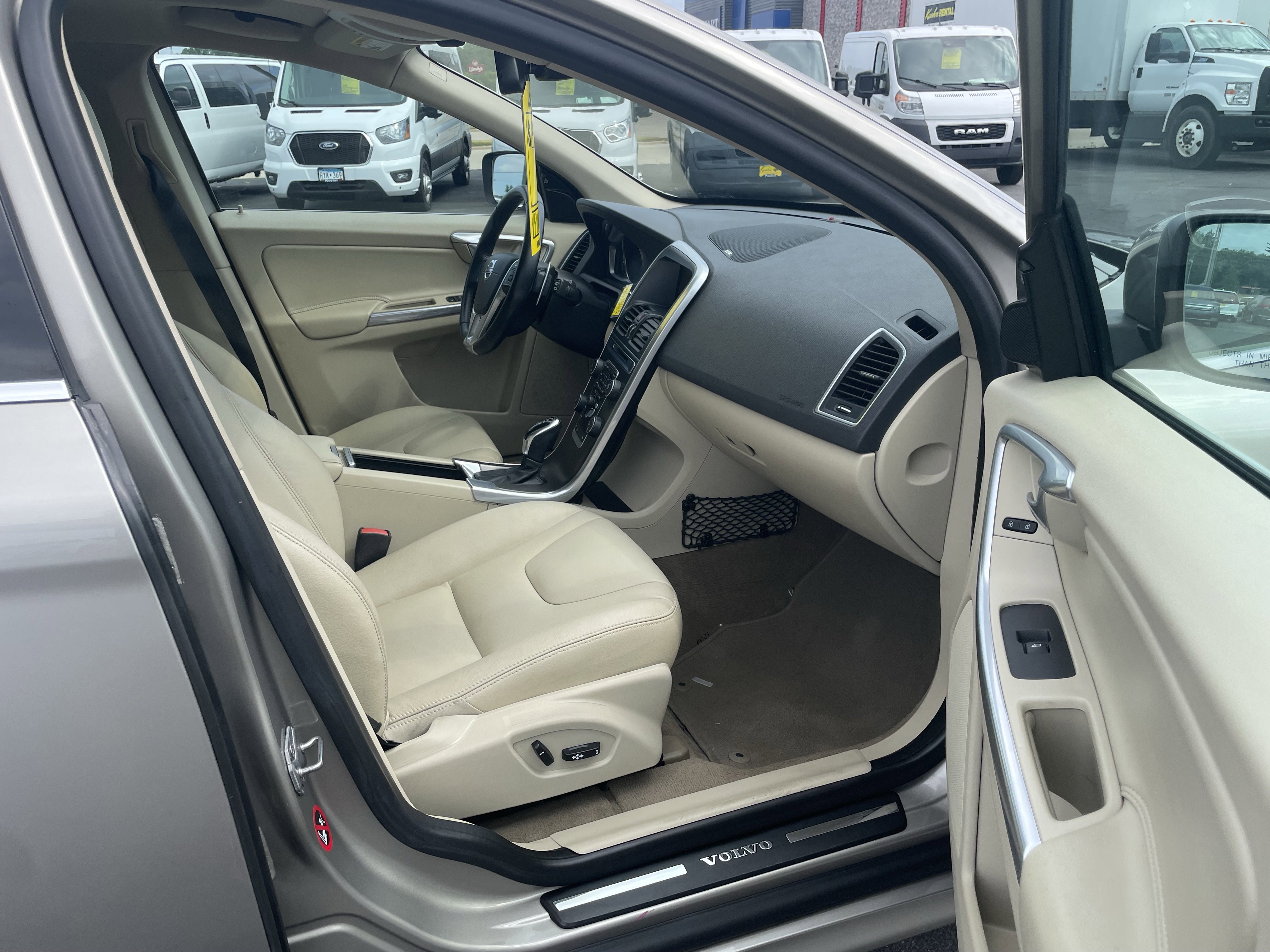 Used 2015 Volvo XC60 T6 Platinum AWD/4WD image 30