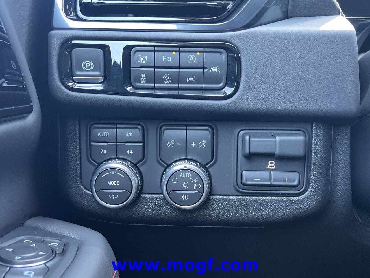 Used 2026 GMC Yukon XL AT4 Ultimate AWD/4WD image 16