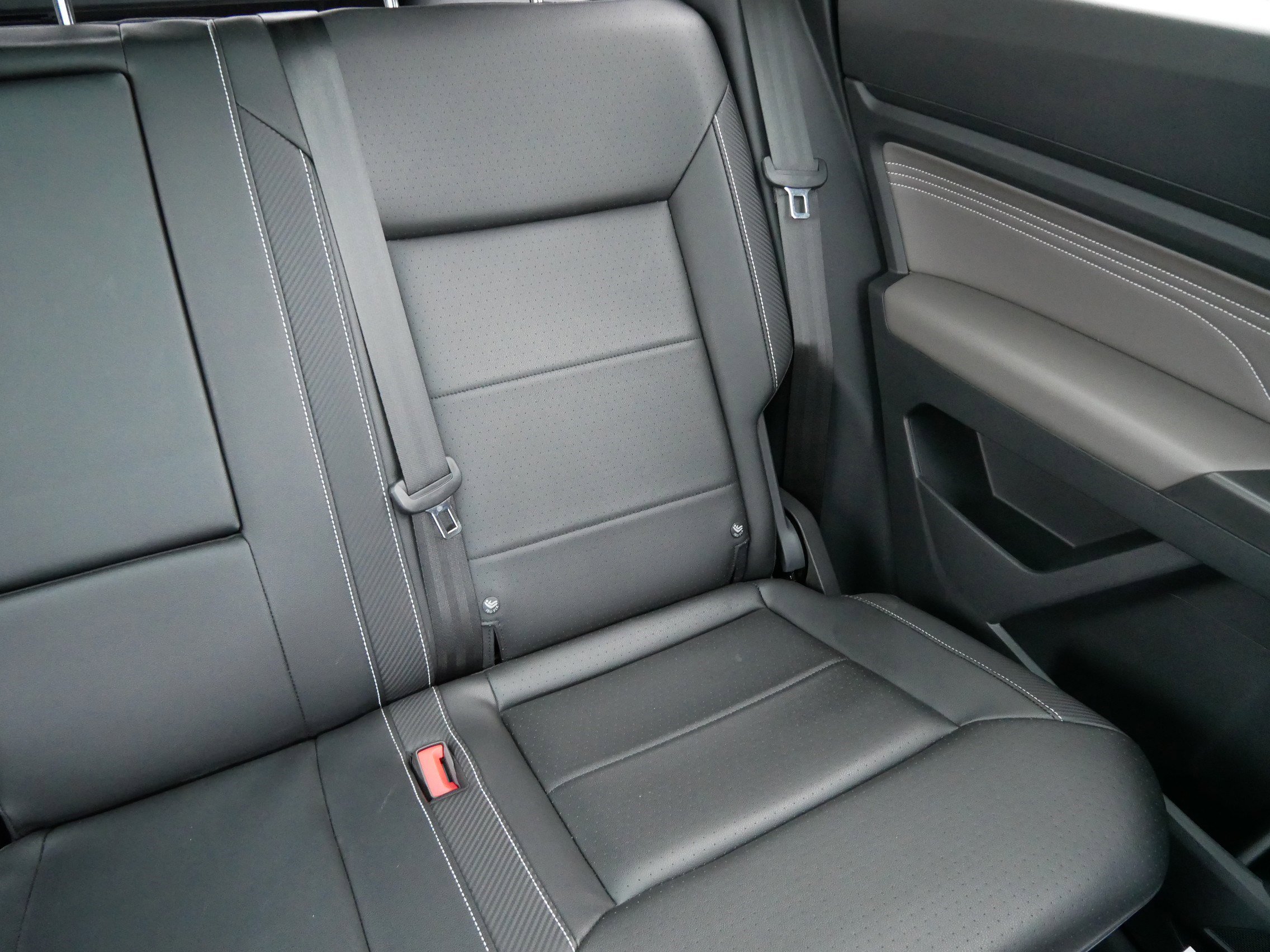 Certified 2023 Volkswagen Atlas Cross Sport SEL R-Line image 14