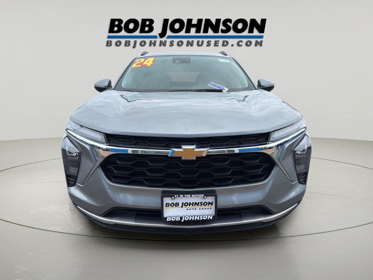Used 2024 Chevrolet Trax LT w/ LT Convenience Package FWD image 2