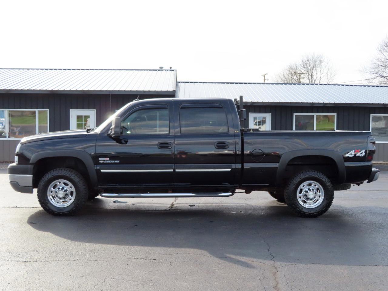 Used 2005 Chevrolet Silverado 2500 LT w/ Heavy-Duty Power Package image 3