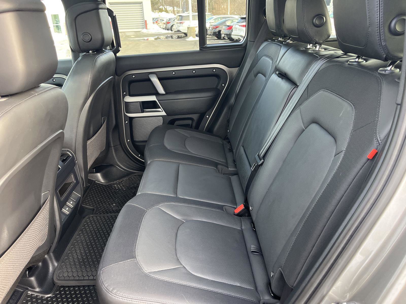 Used 2023 Land Rover Defender 110 X-Dynamic SE image 13