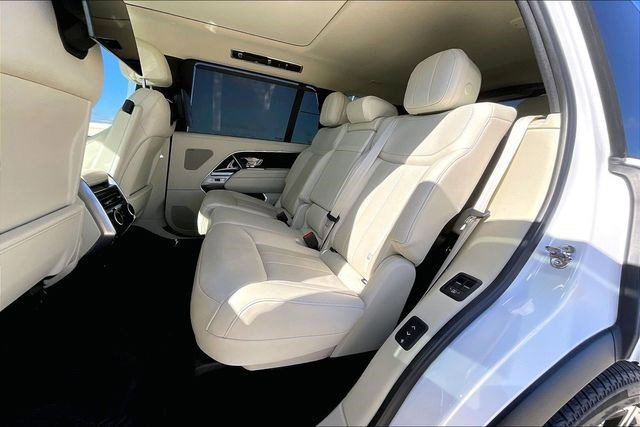 Used 2025 Land Rover Range Rover Long Wheelbase SE image 31
