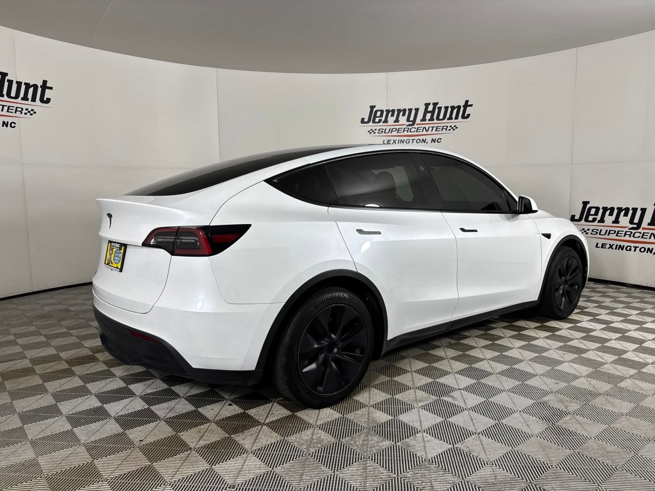 Used 2025 Tesla Model Y Long Range RWD image 3