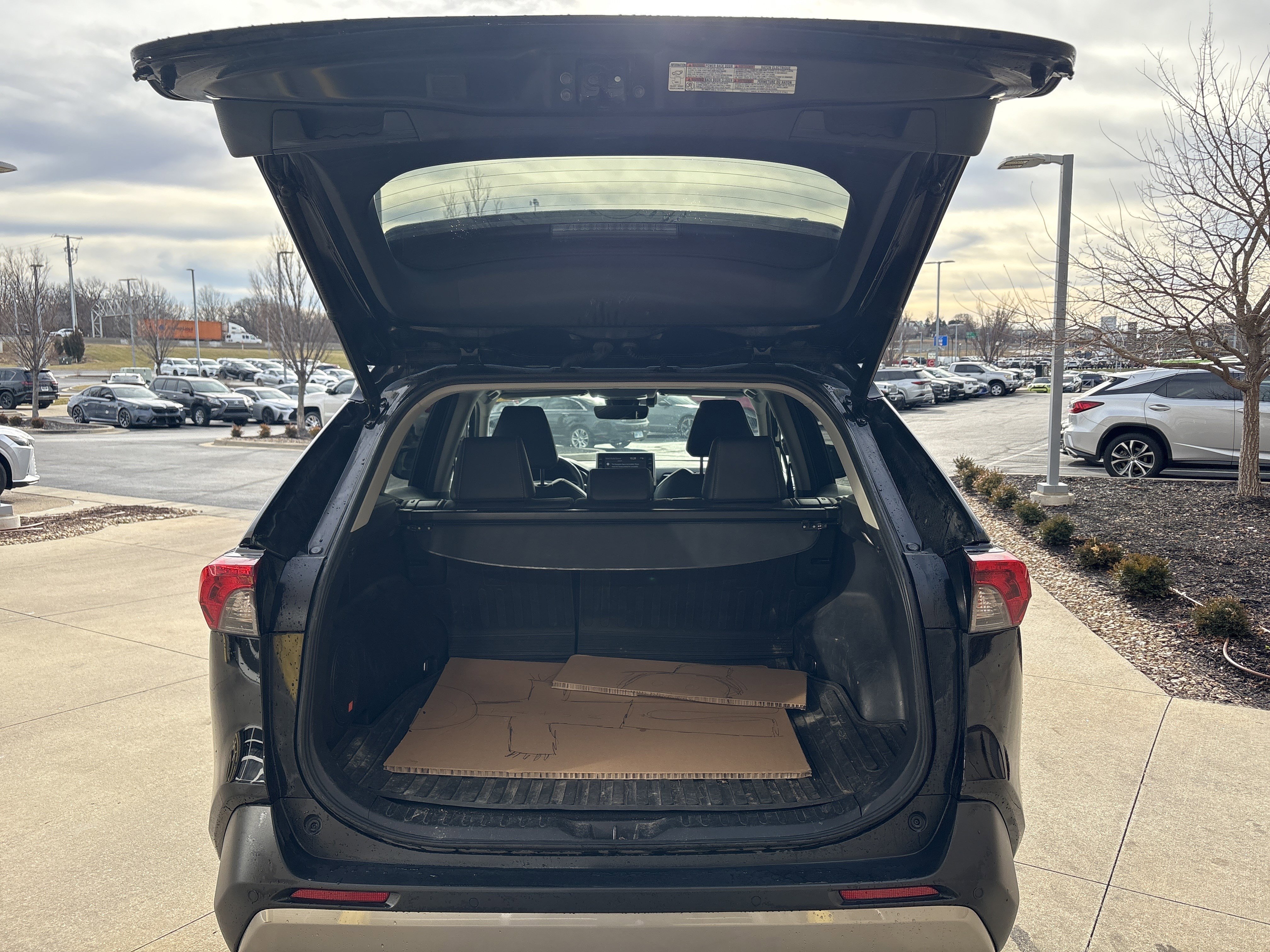 Used 2022 Toyota RAV4 Limited image 32