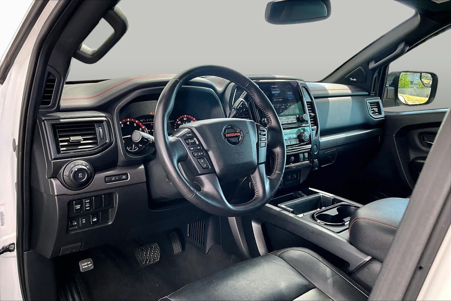 Used 2021 Nissan Titan PRO-4X w/ Pro-4x Convenience Package AWD/4WD image 17