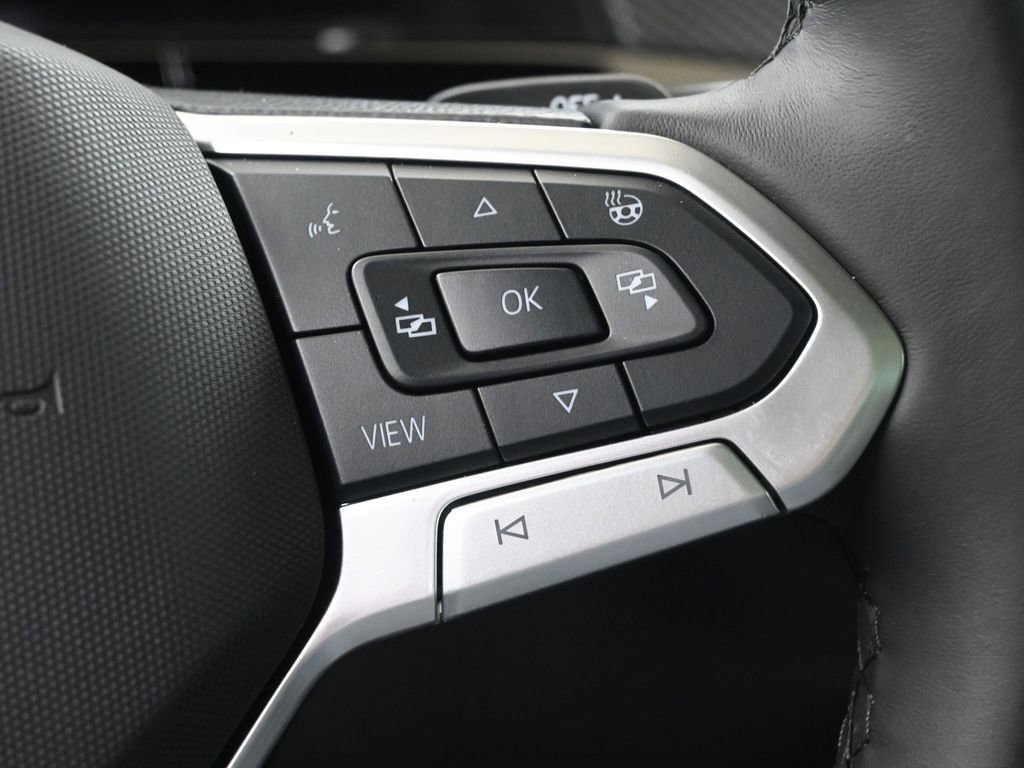 Used 2025 Volkswagen Atlas Cross Sport SEL R-Line image 27