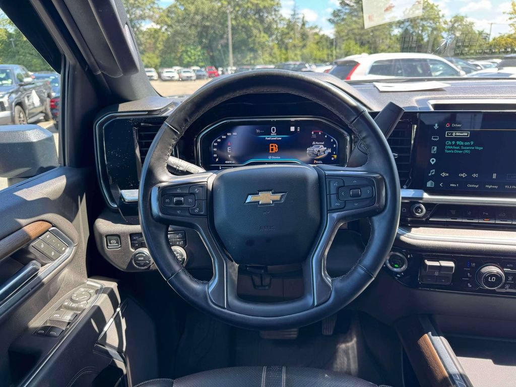 Used 2025 Chevrolet Silverado 3500 High Country AWD/4WD image 22