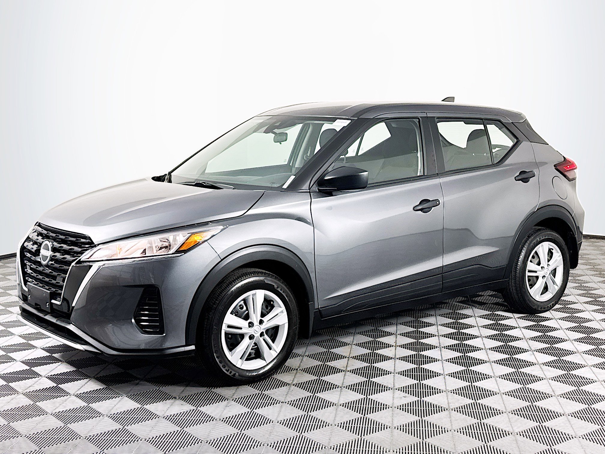 Used 2023 Nissan Kicks S image 4