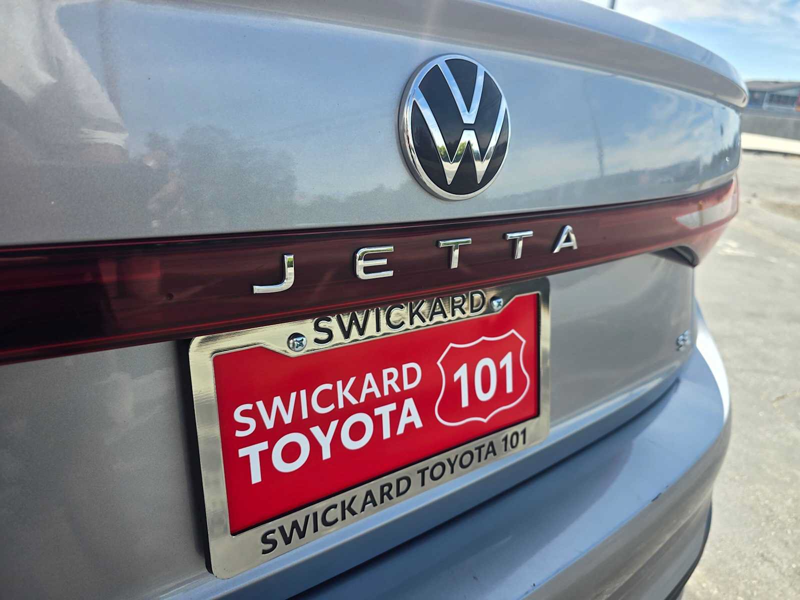 Used 2025 Volkswagen Jetta SE FWD image 13