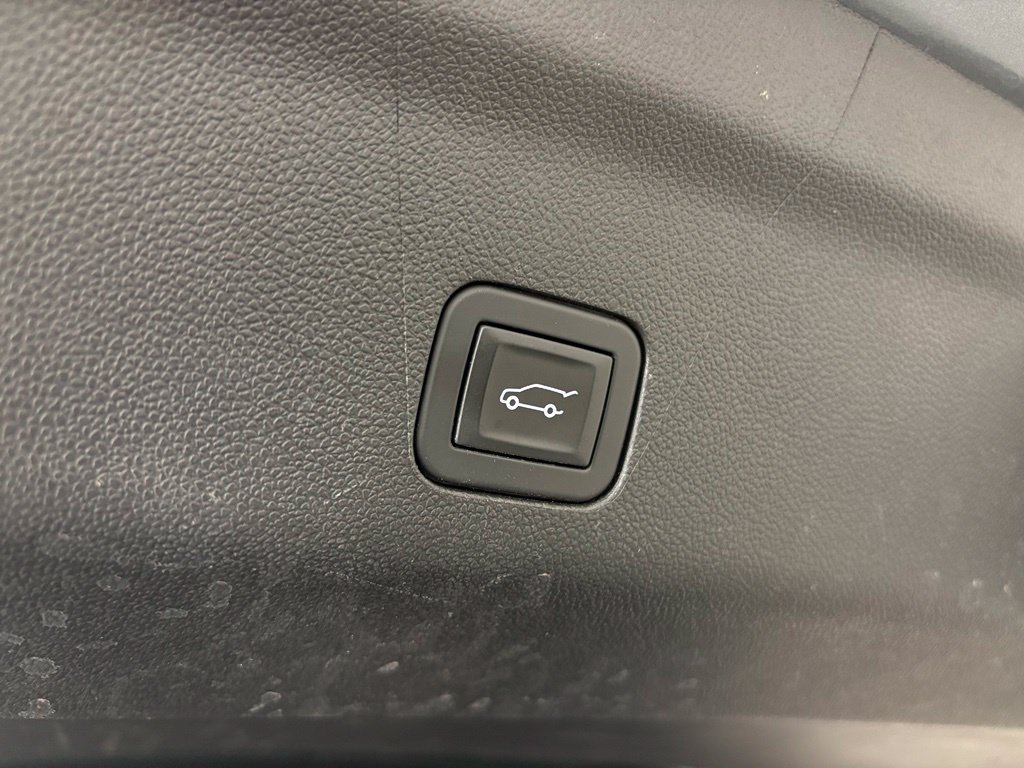 Used 2025 Chevrolet Suburban Z71 AWD/4WD image 43