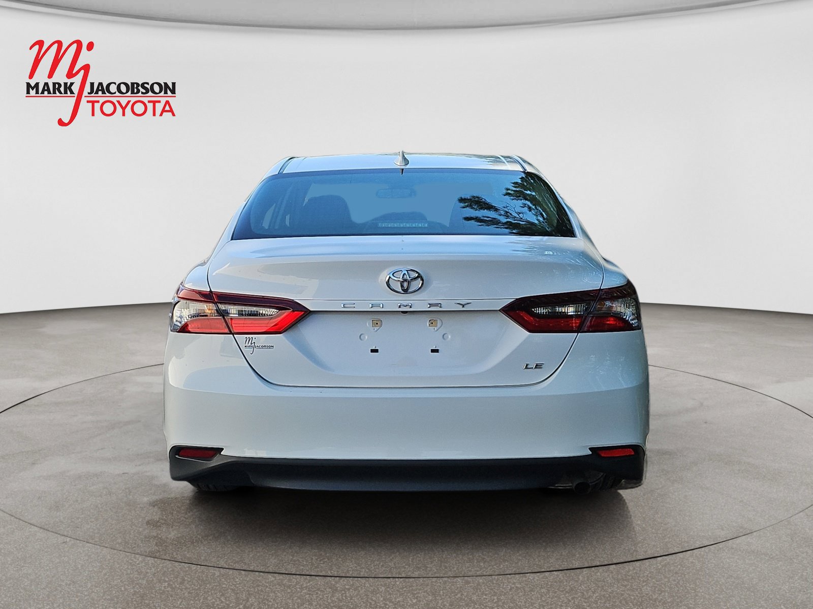 Used 2024 Toyota Camry LE FWD image 11