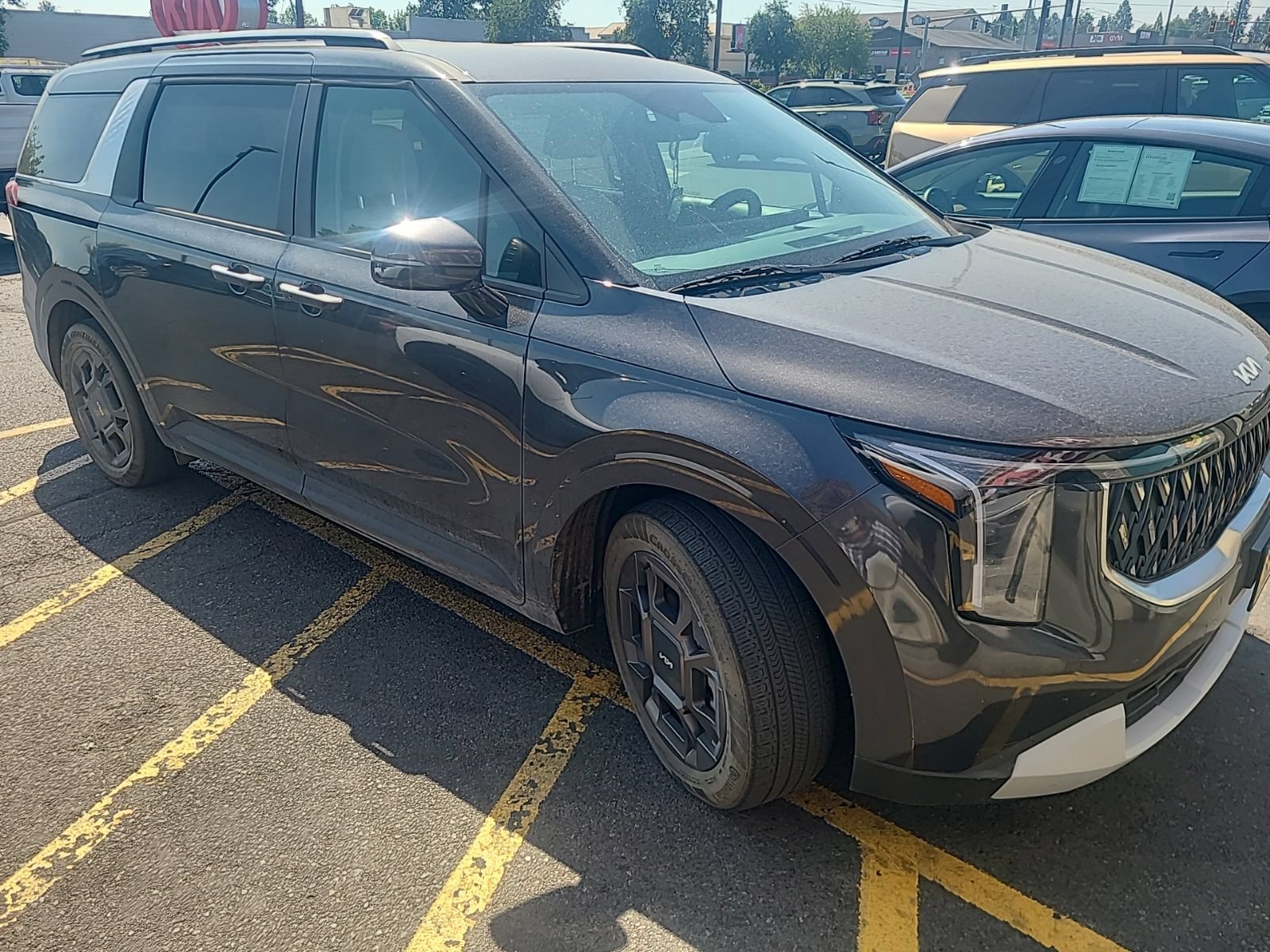 Used 2025 Kia Carnival EX FWD image 10