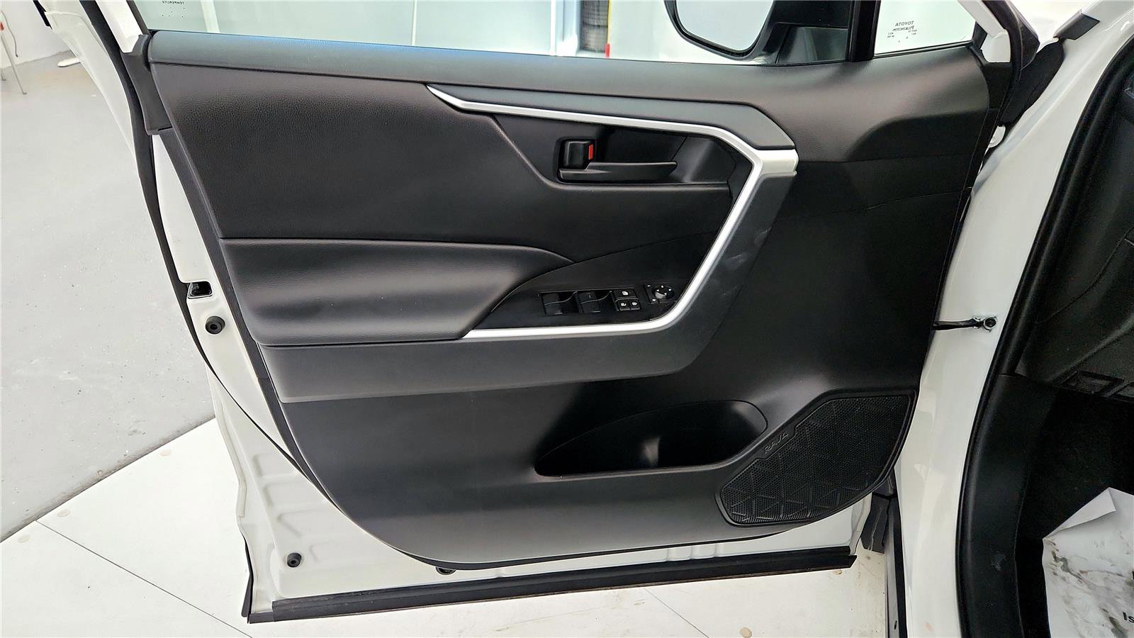 Certified 2025 Toyota RAV4 LE image 22