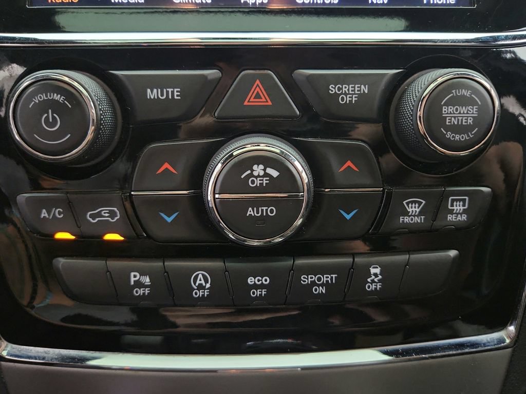 Used 2019 Jeep Grand Cherokee Laredo AWD/4WD image 20