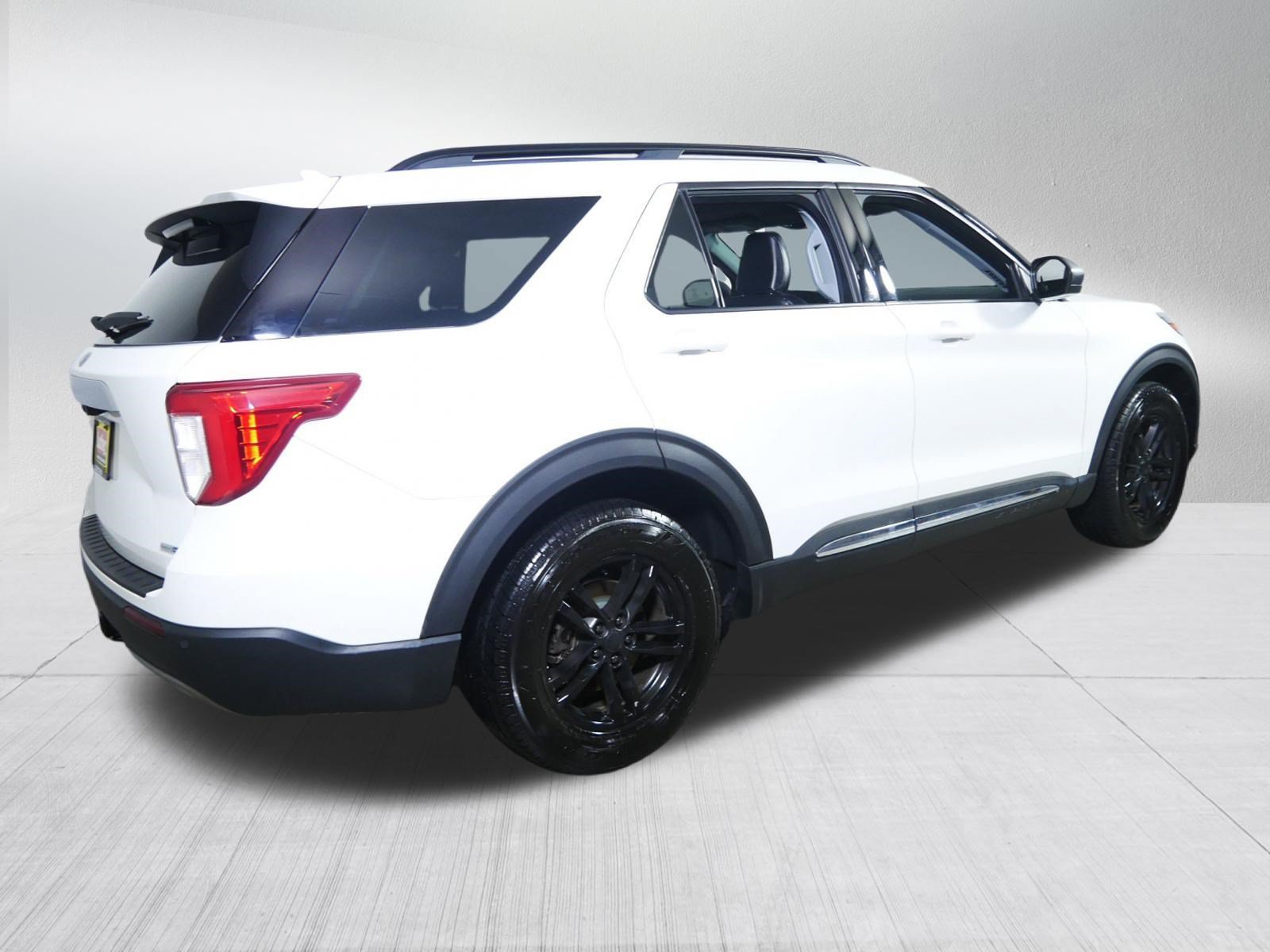 Used 2020 Ford Explorer XLT w/ Equipment Group 202A AWD/4WD image 7