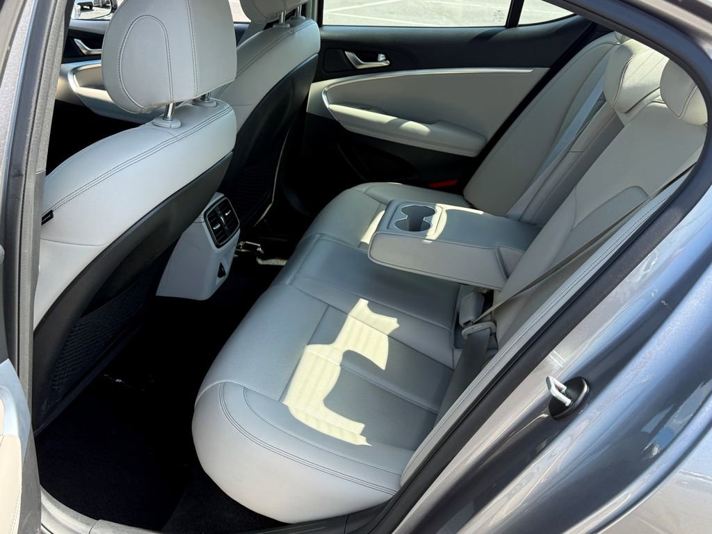 Used 2023 Genesis G70 2.0T image 14