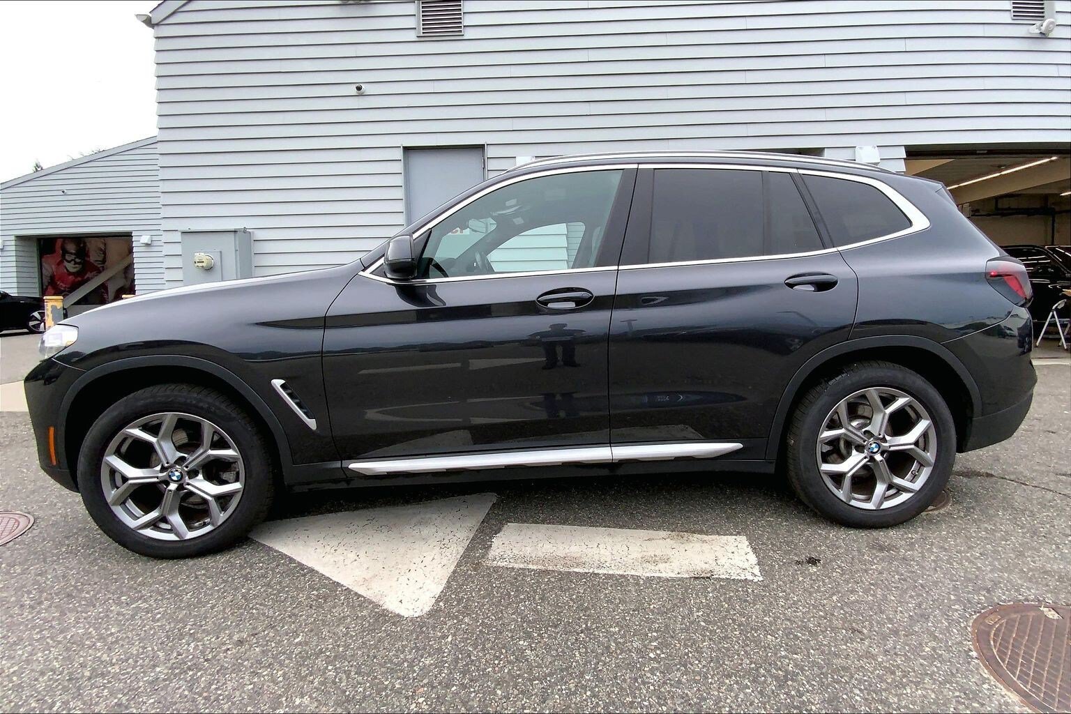 Used 2023 BMW X3 xDrive30i w/ Premium Package AWD/4WD image 2