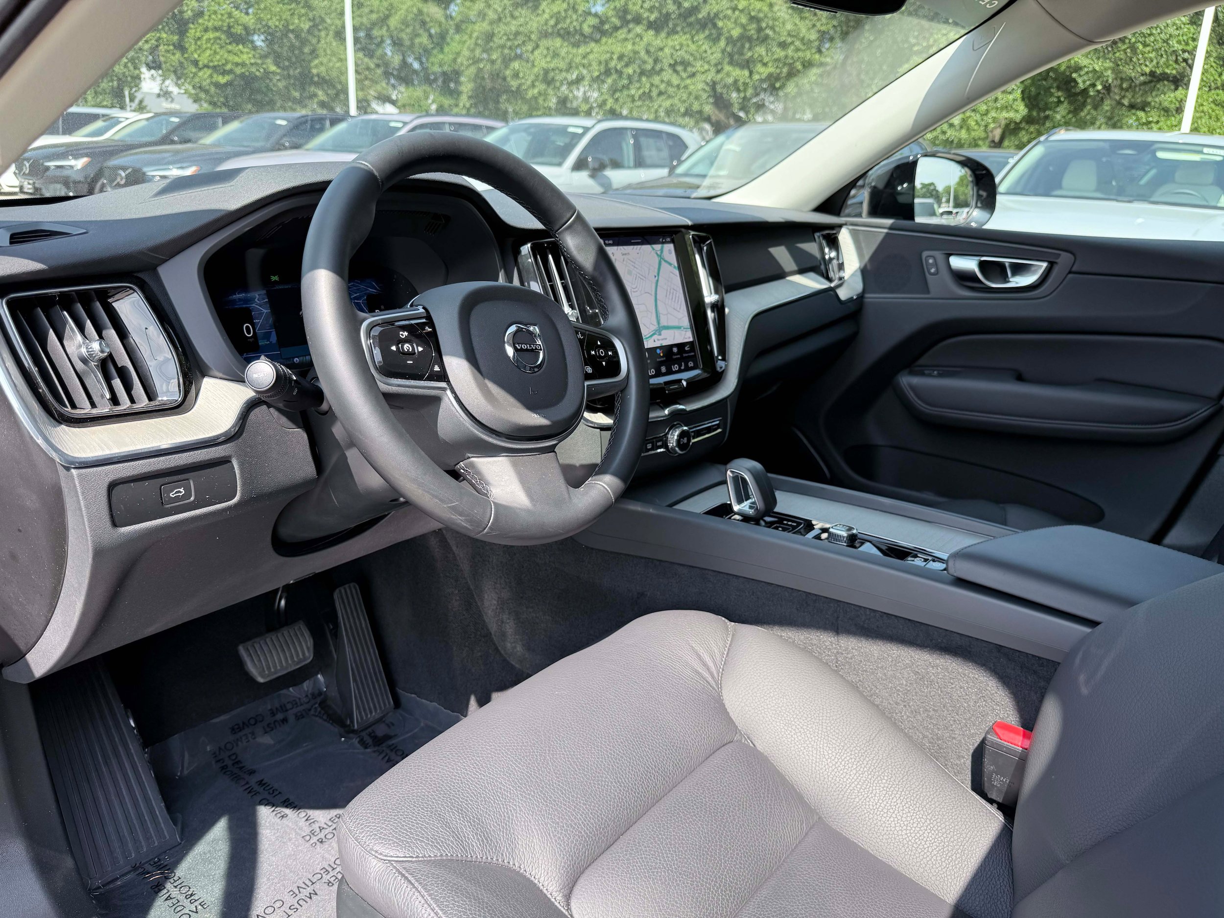 Certified 2025 Volvo XC60 B5 Plus AWD/4WD image 11