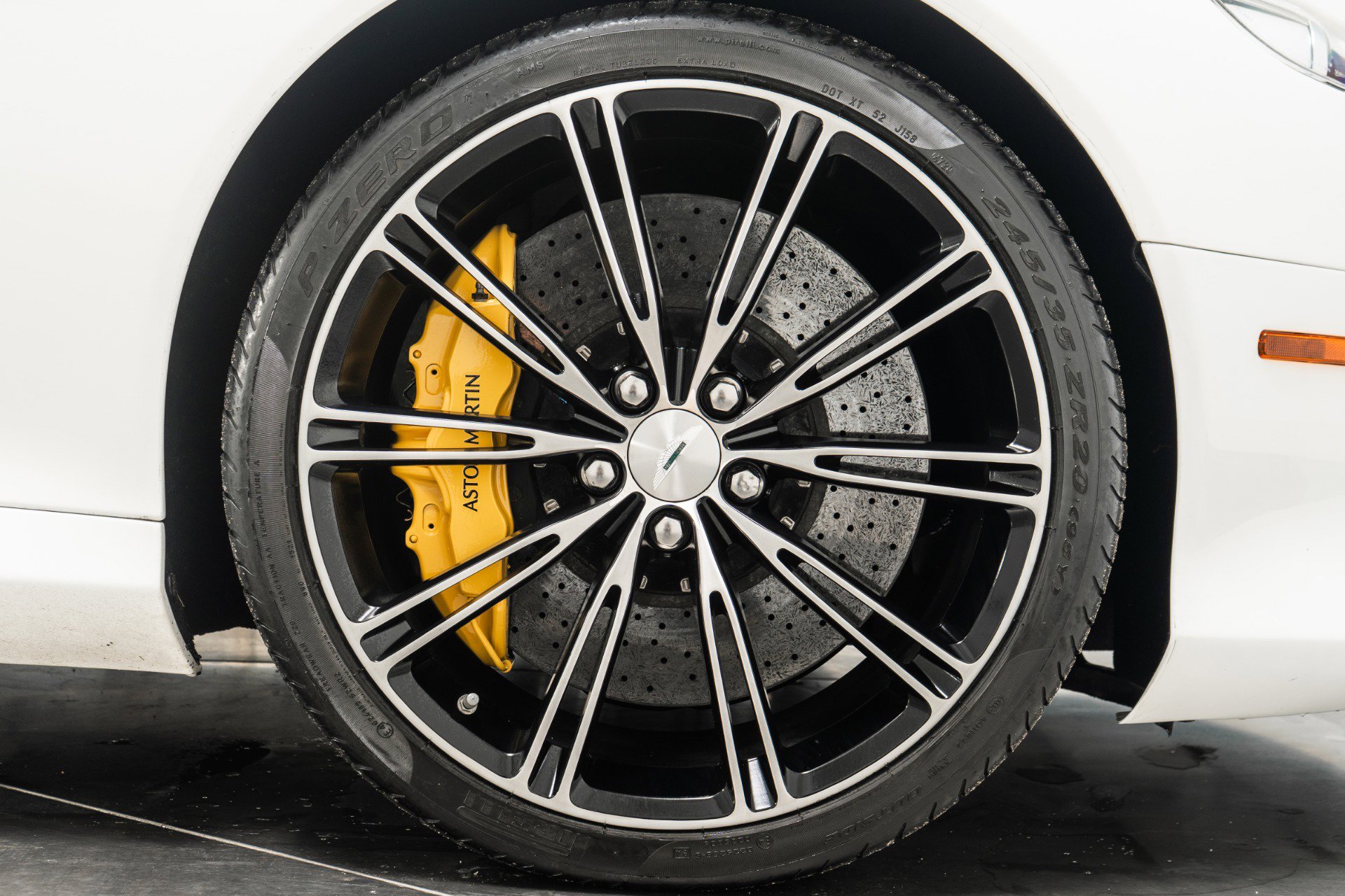 Used 2014 Aston Martin DB9 Volante image 44