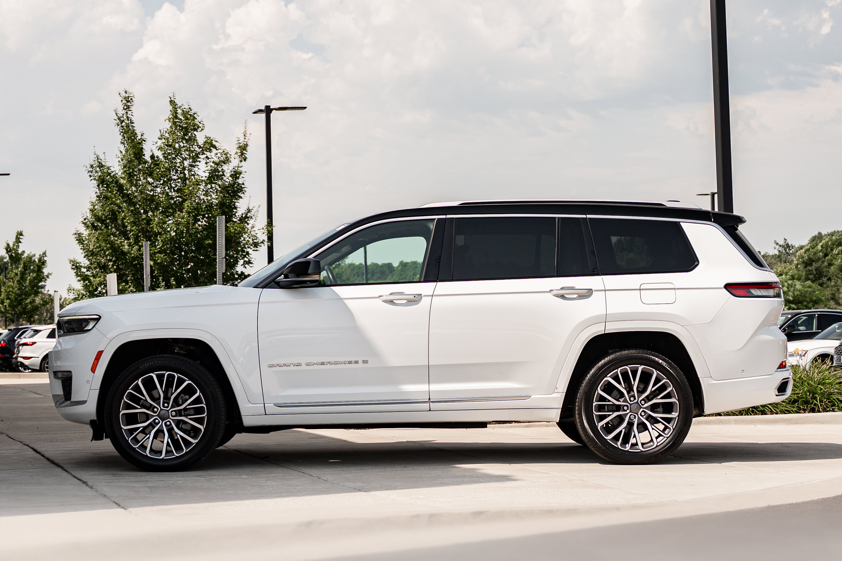 Used 2021 Jeep Grand Cherokee L Summit AWD/4WD image 6