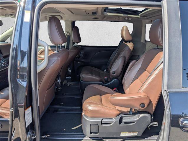 Used 2019 Toyota Sienna Limited Premium w/ Carpet Mat Package FWD image 17