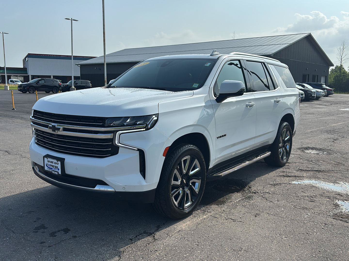 Used 2021 Chevrolet Tahoe LT w/ LT Signature Package AWD/4WD image 3