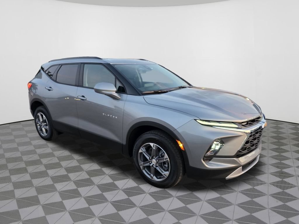 New 2026 Chevrolet Blazer LT w/ Convenience Package FWD image 4
